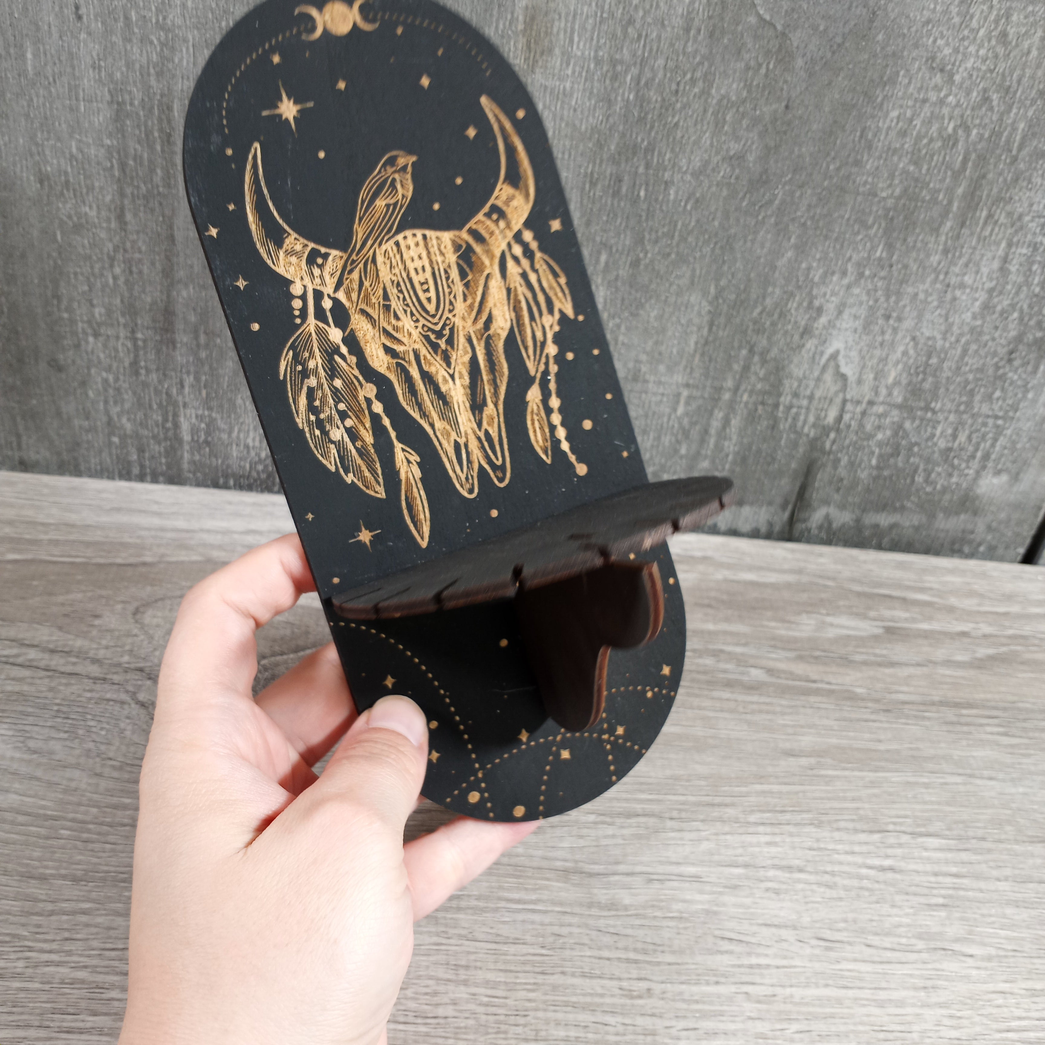 Wooden pendulum holder