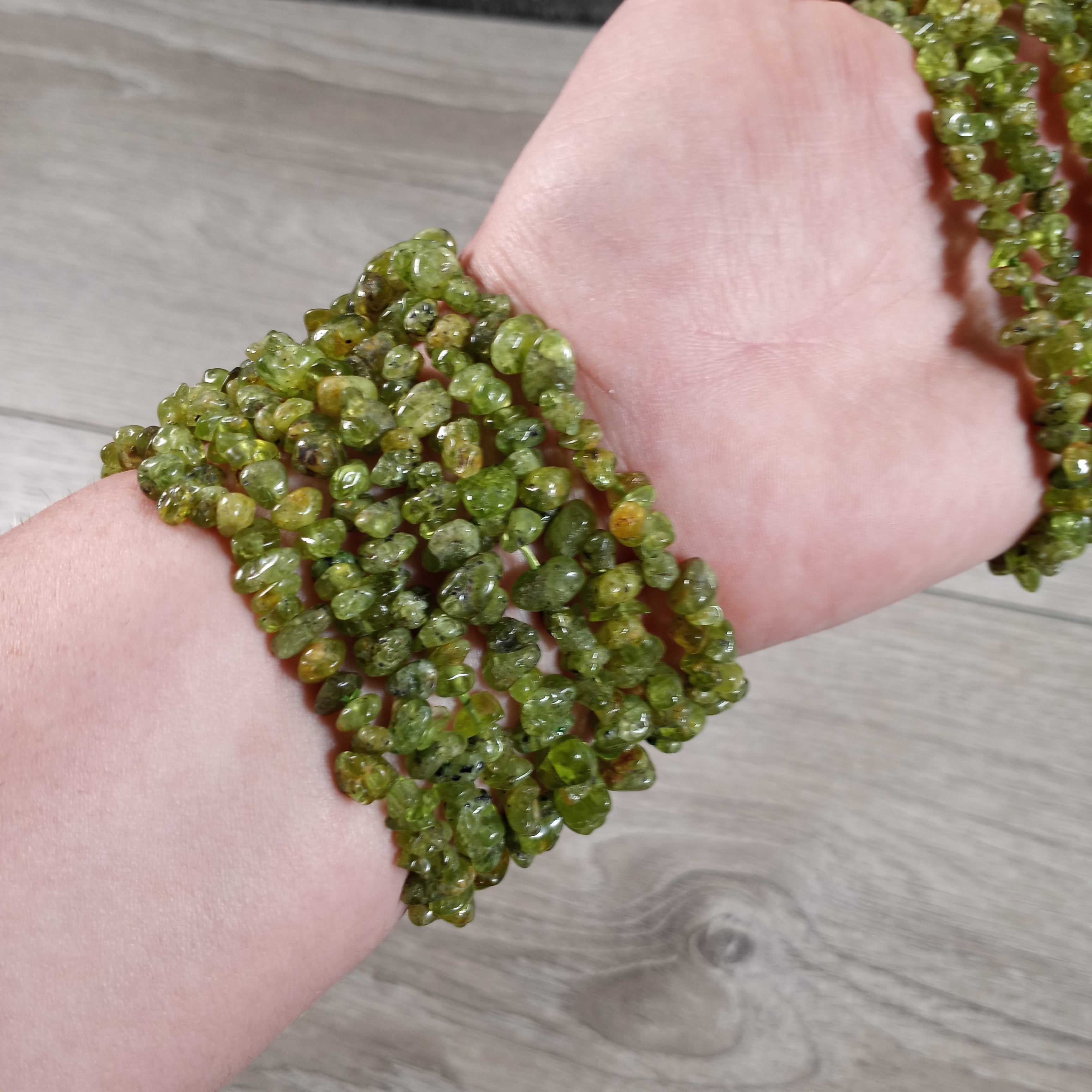 peridot energy stone chip bracelets wholesale supplier