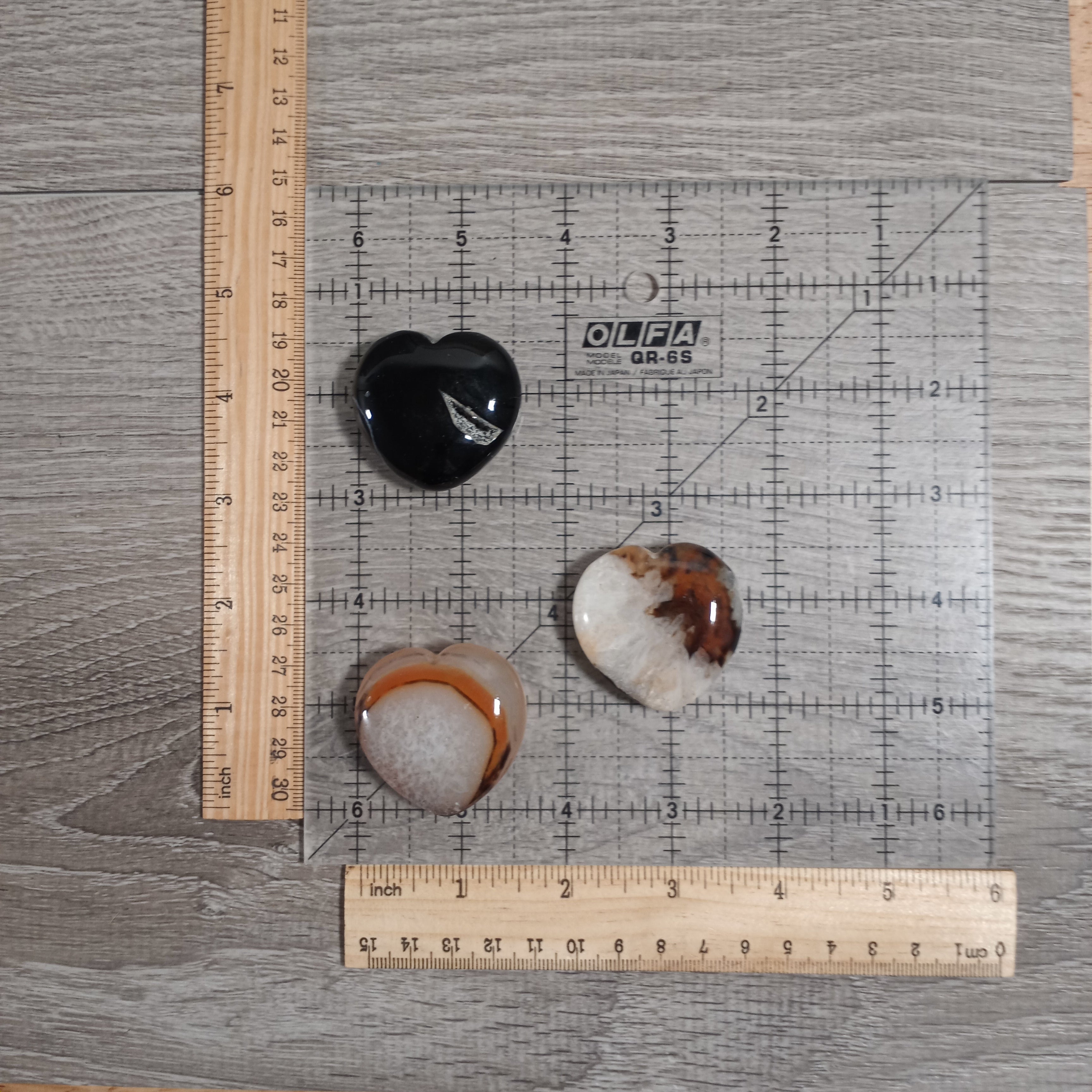 Agate or Carnelian Heart Carvings – Polished Gemstones