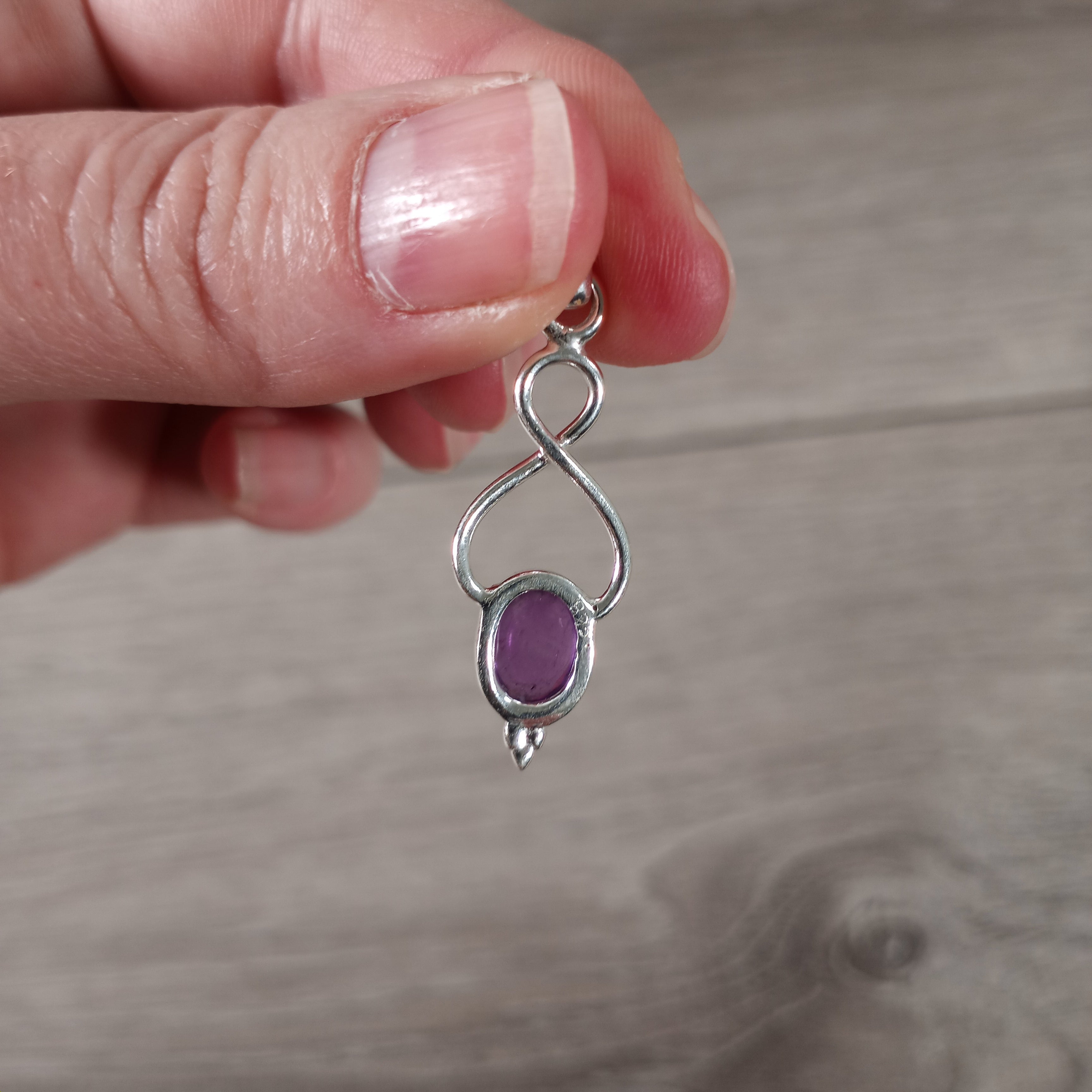 Amethyst wholesale twist gemstone pendant for gift shops