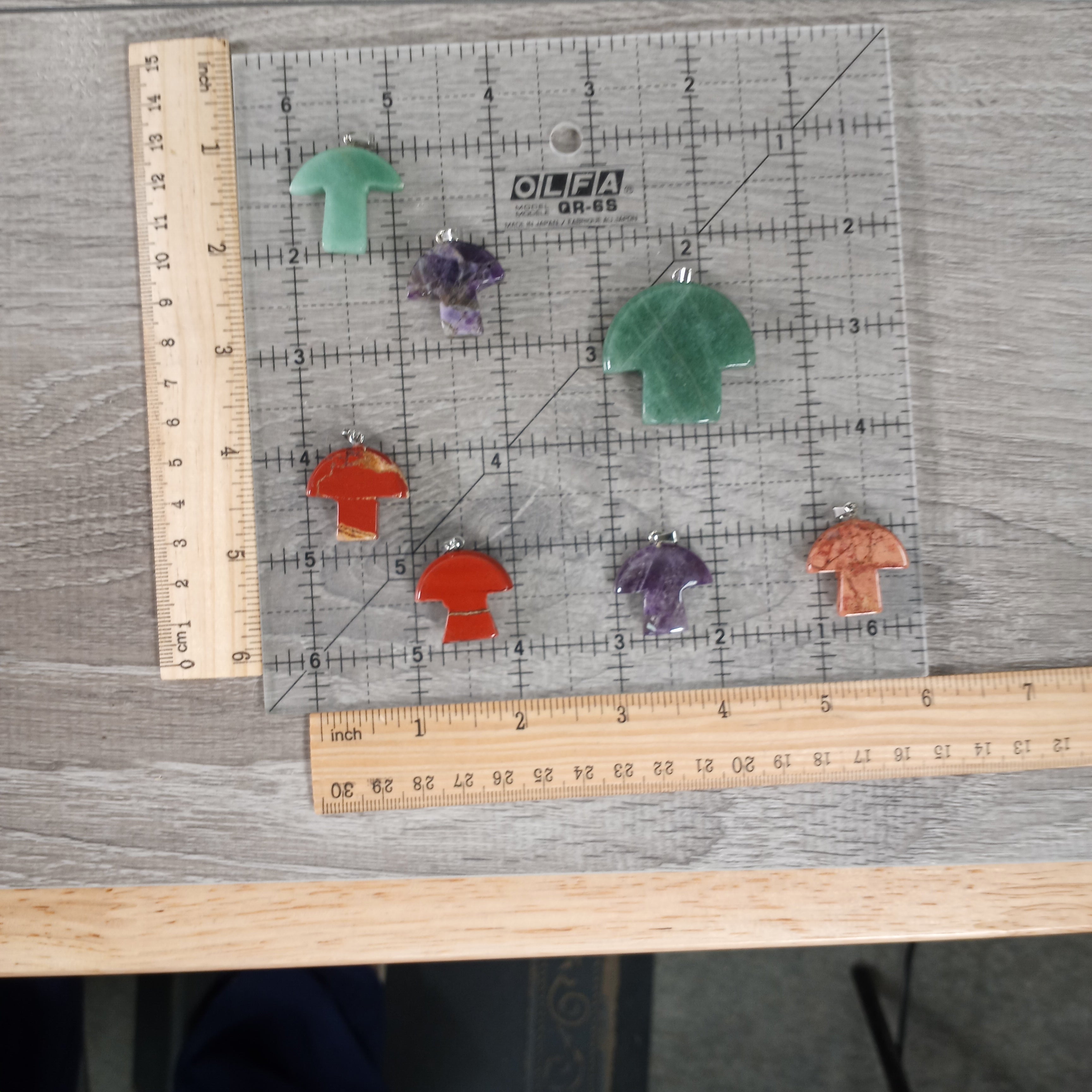 Wholesale gemstone pendants shaped like mushrooms