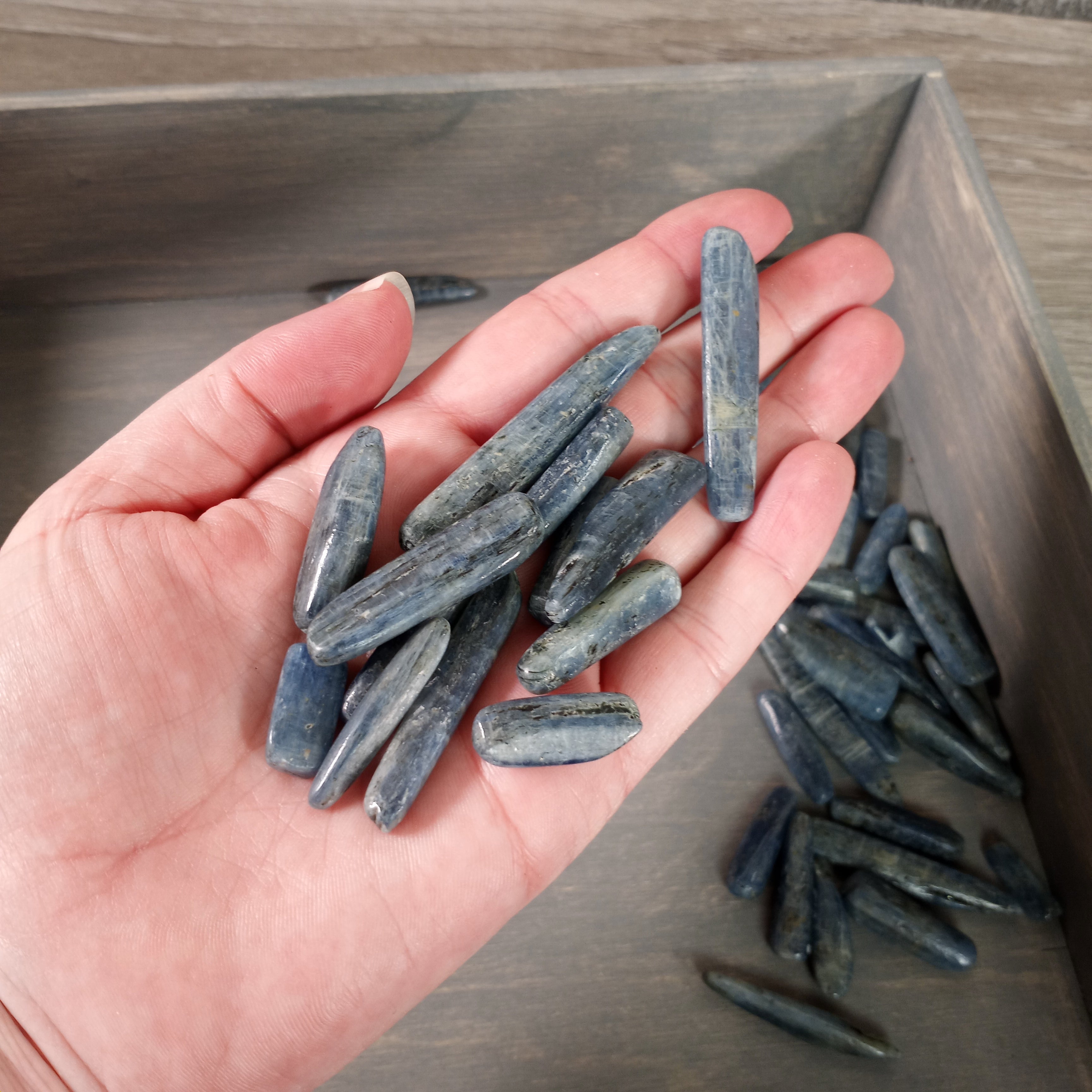 Wholesale polished kyanite blades for chakra healing