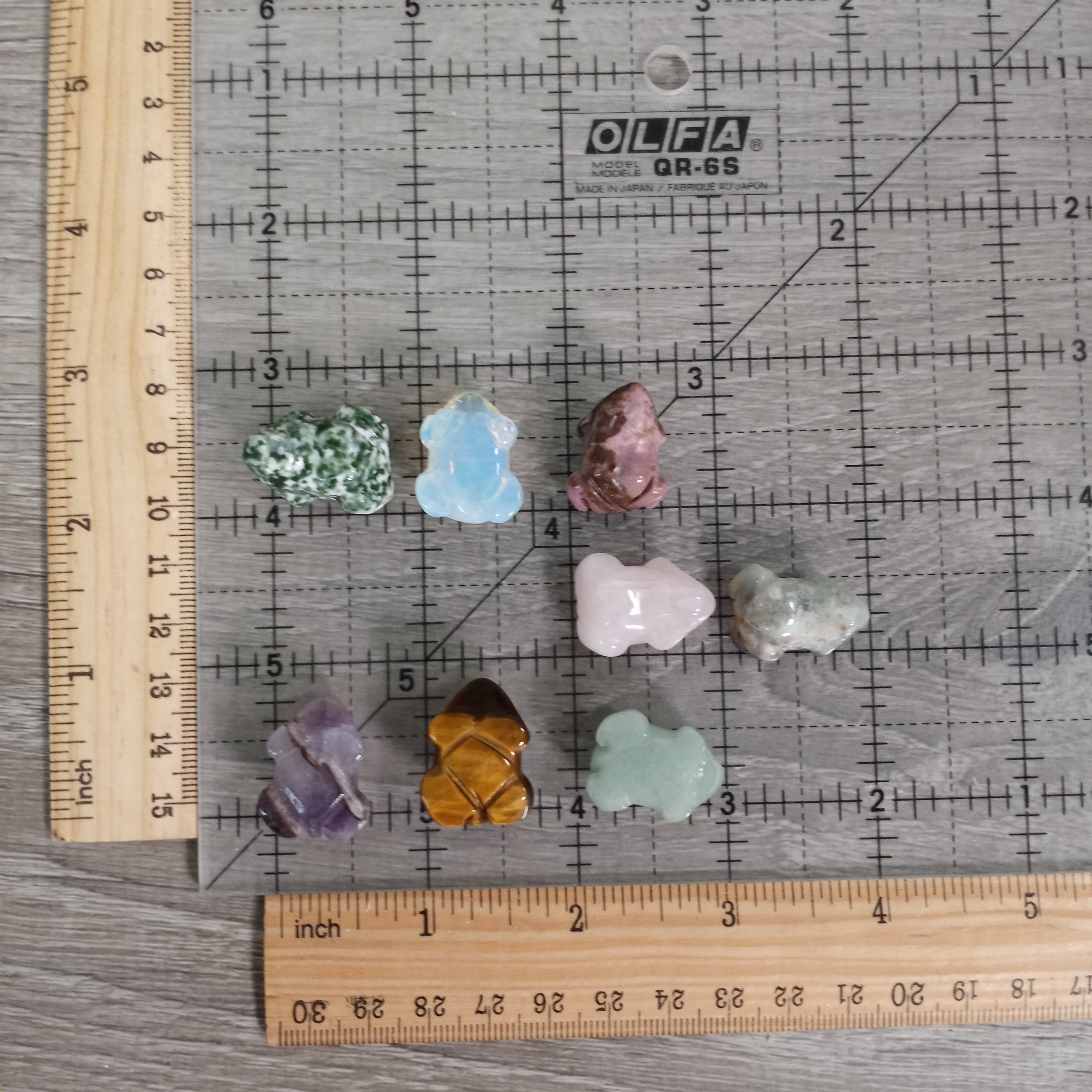 Small Gemstone Frog Figurines – Carved Crystal Animal Decor