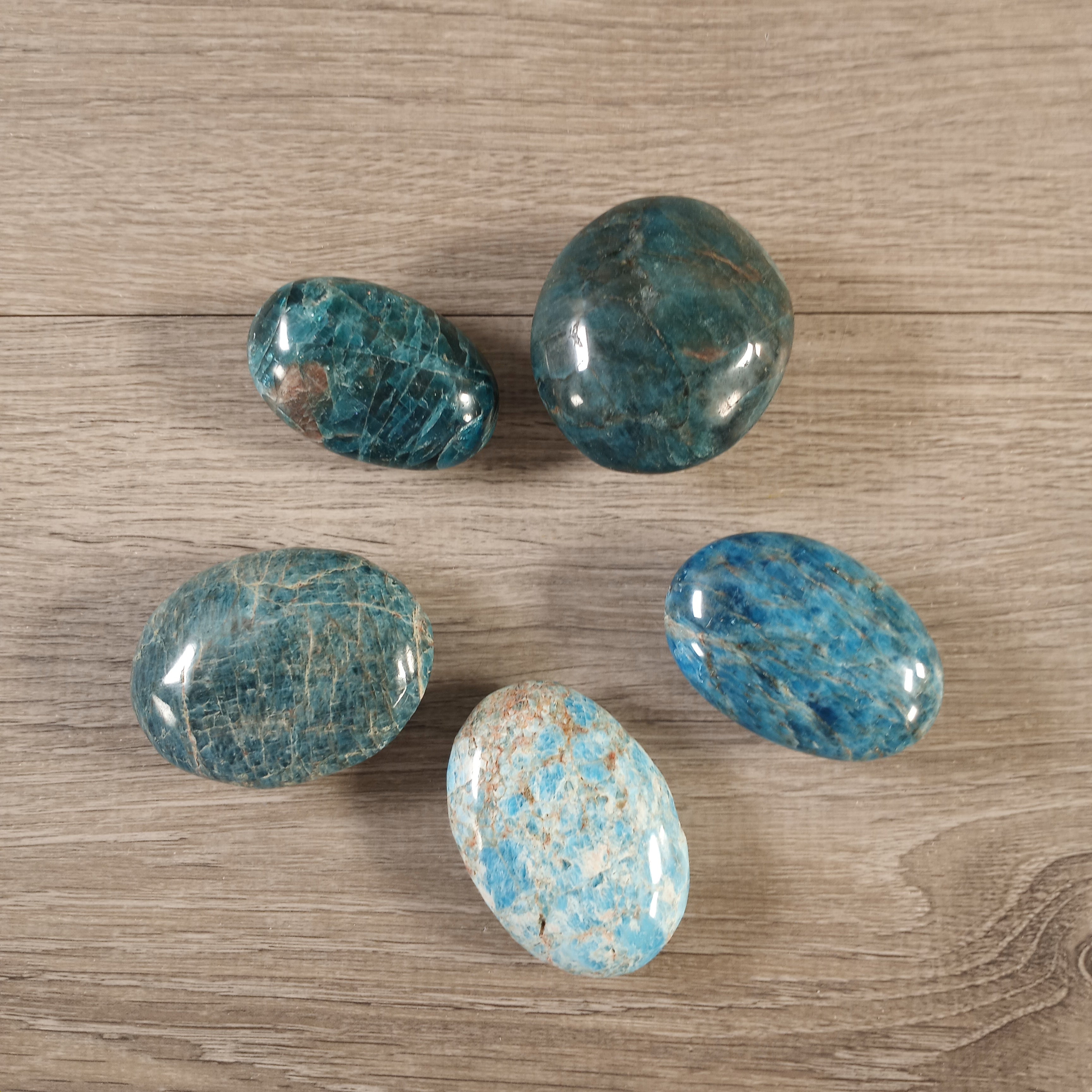 Apatite Gemstone Palm Stones for Resale