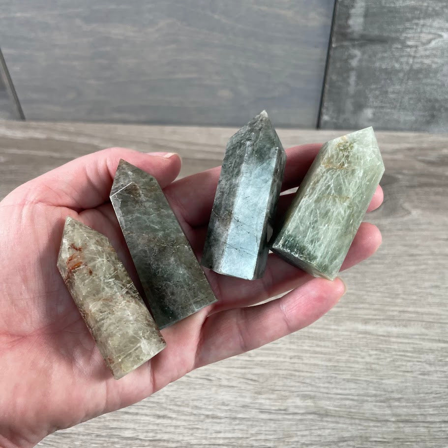 epidot in quartz small gemstone obelisk crystal tower