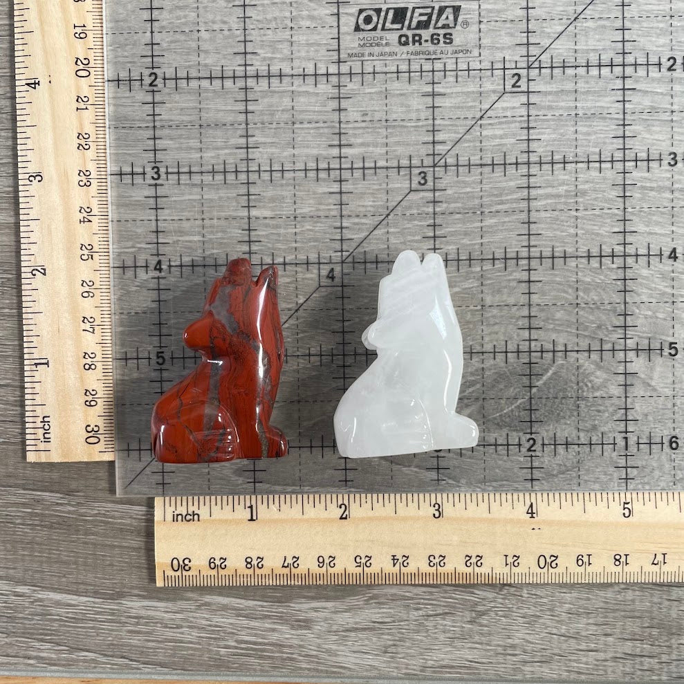 Medium Gemstone Coyote Figurine – Assorted Carved Crystal Animal Statue for Wholesale
