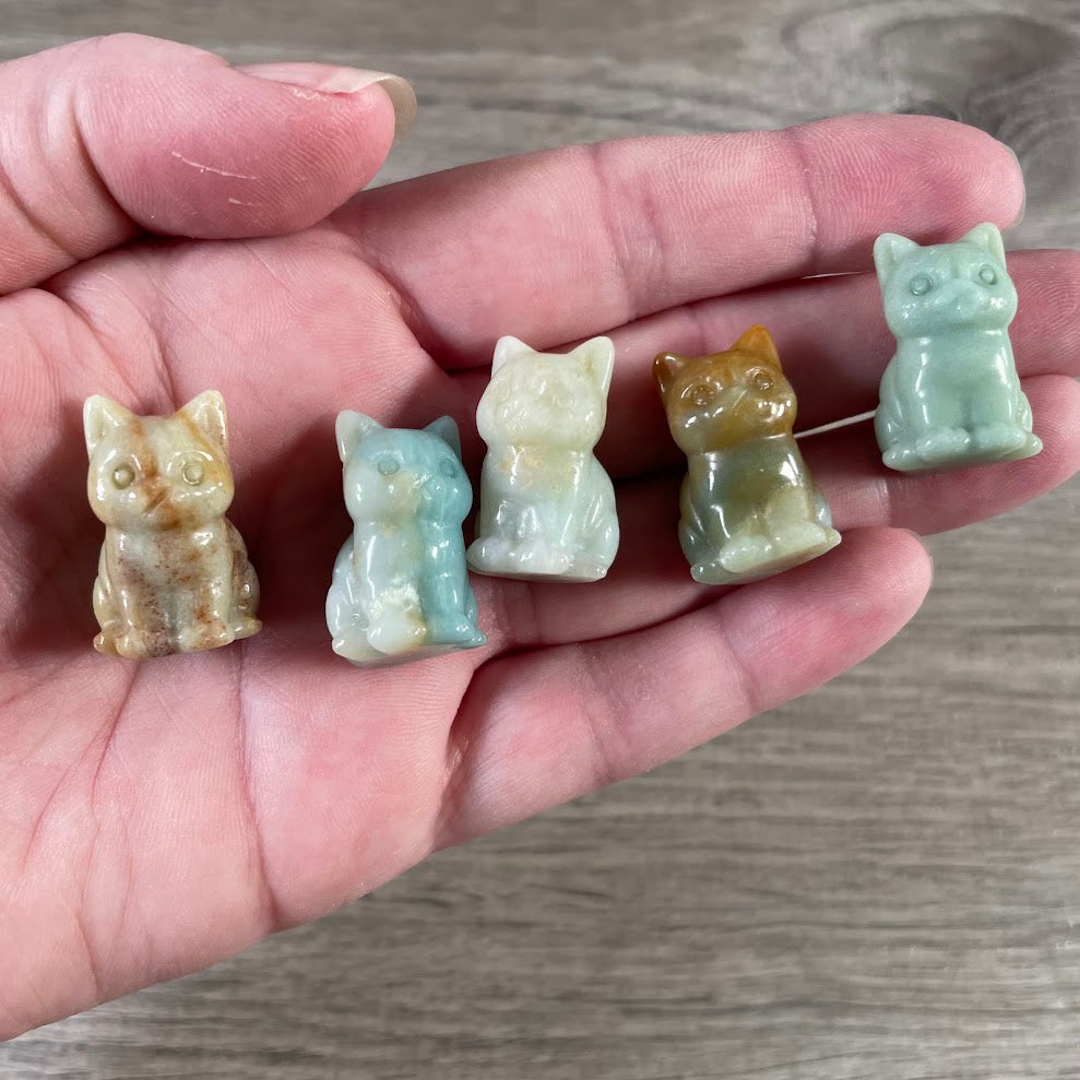 Small Gemstone Cat Figurine – Carved Crystal Animal Statue