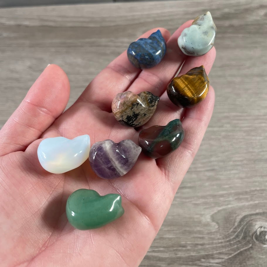 Small gemstone sleeping cat carving wholesale