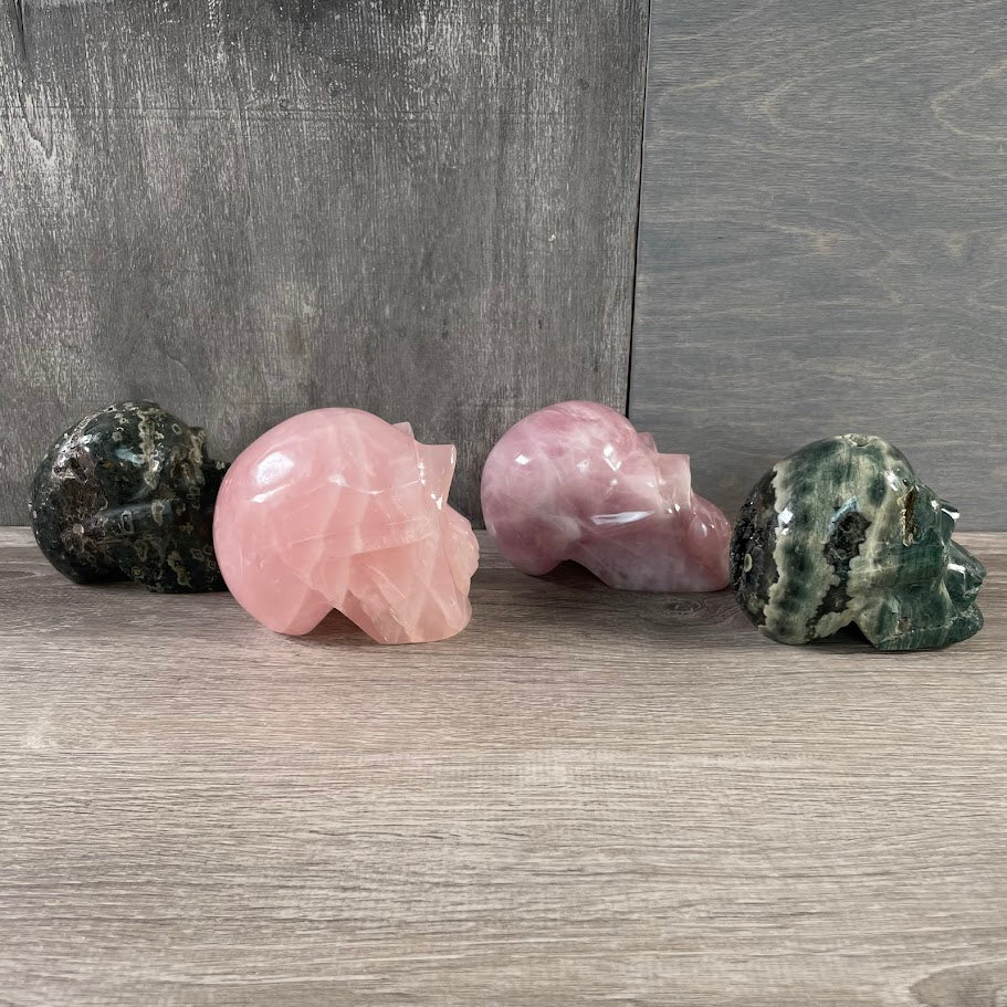 Lot of two rose quartz and two Kambaba jasper skulls, for rock shops