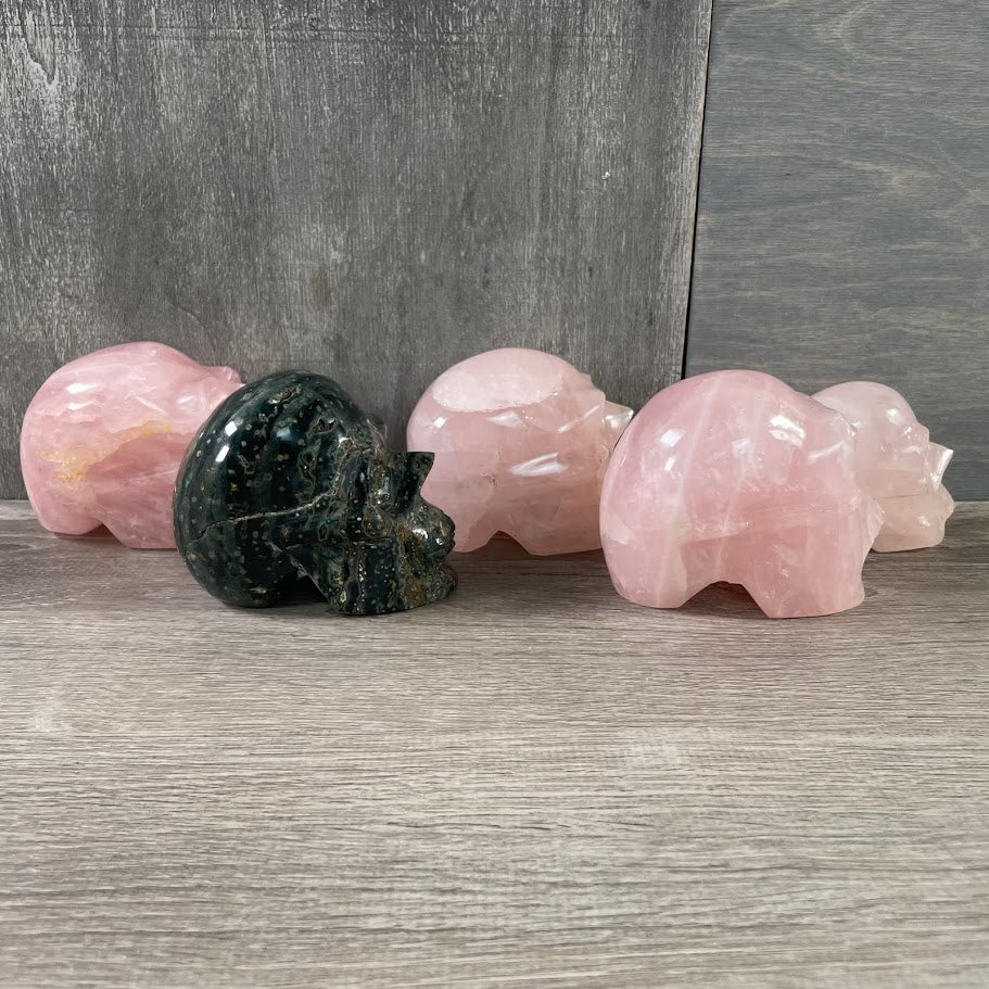Lot of four rose quartz skulls and one Kambaba jasper skull,wholesale