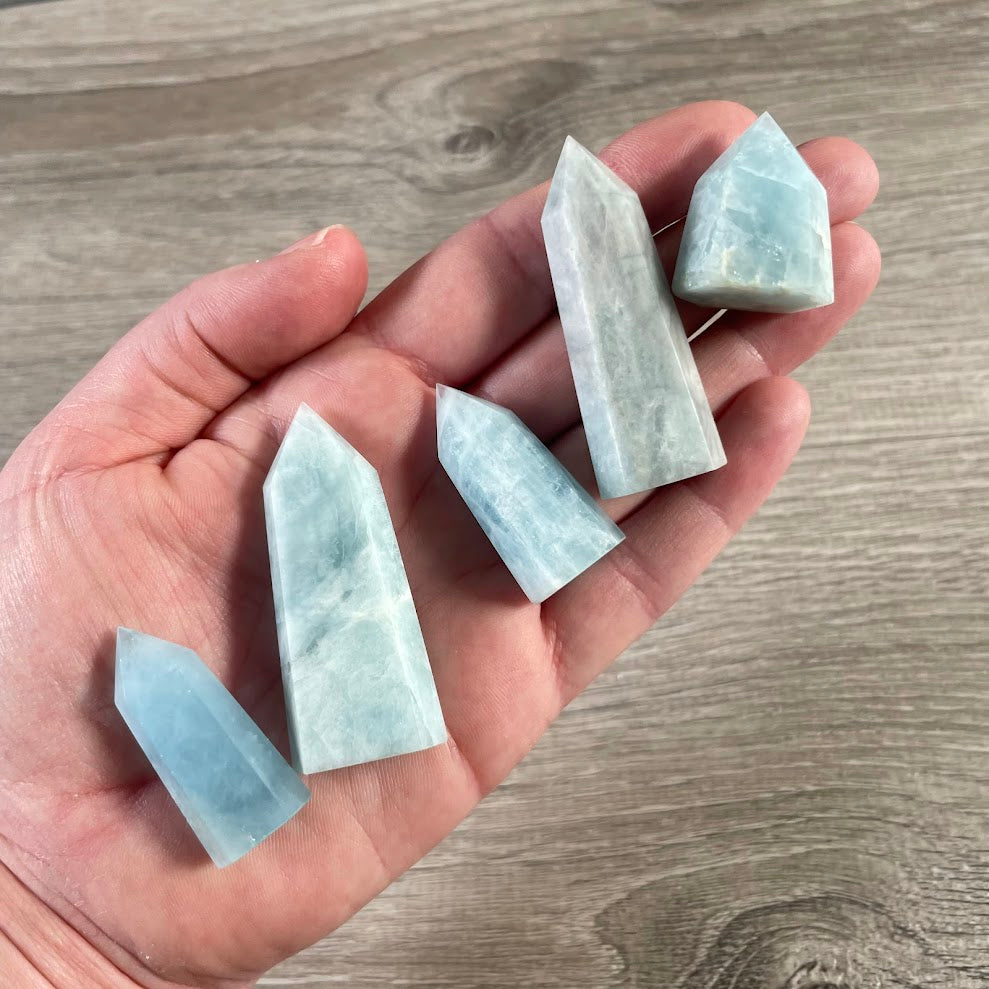 Aquamarine small healing crystal point for reiki healing events wholesale