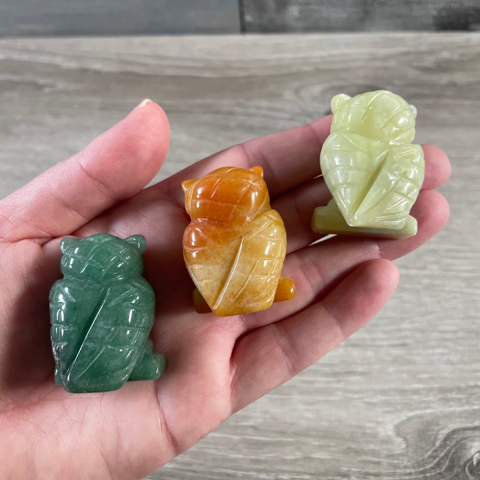 Assorted gemstone back side of owl figurine