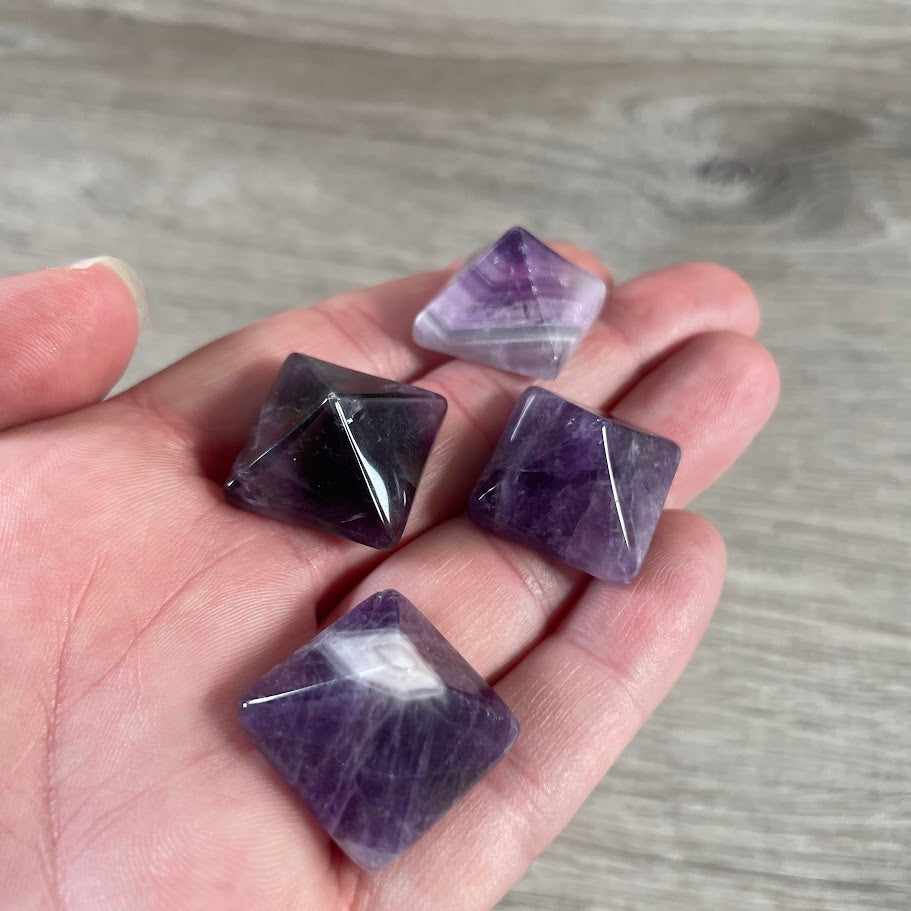 wholesale amethyst pyramid stone crystal for spiritual protection