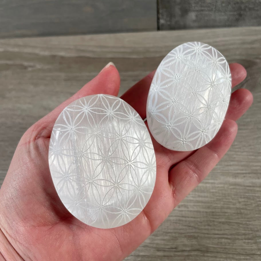 Flower of Life wholesale selenite stones for energy healing and reiki