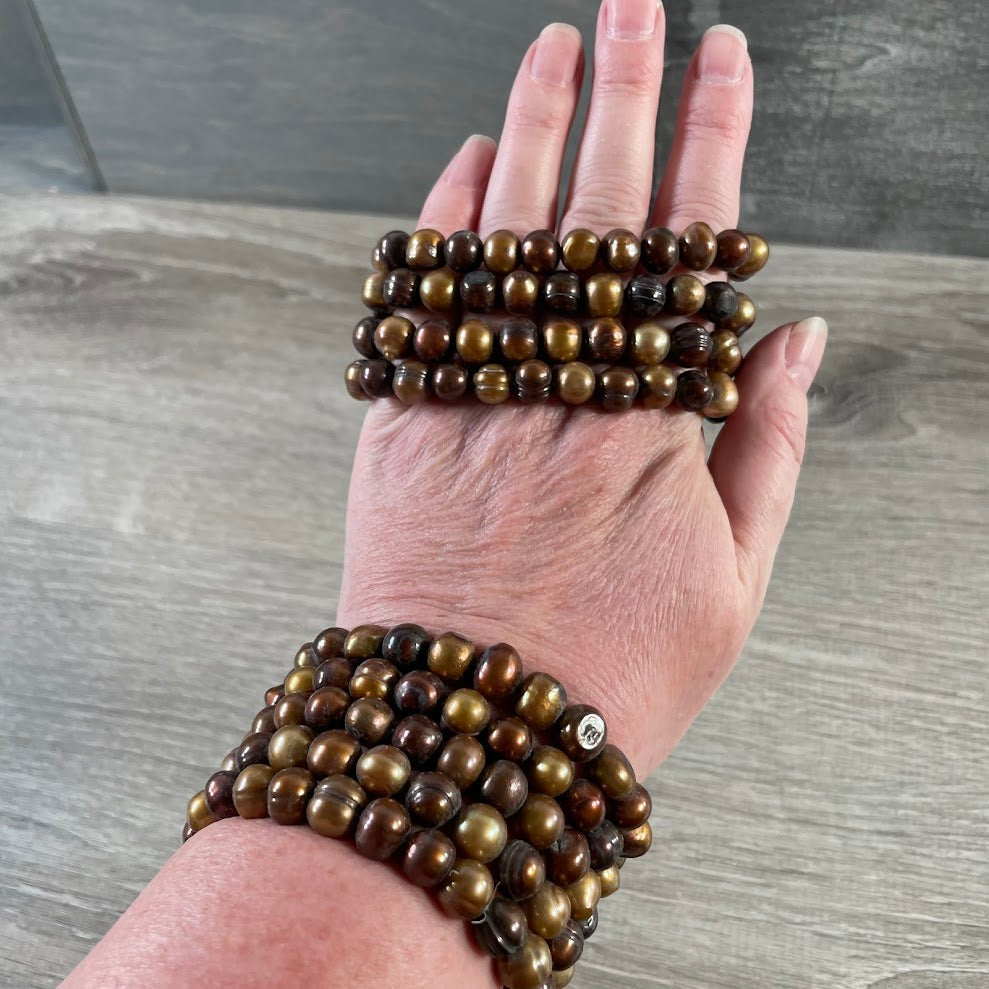 Freshwater pearl beaded bracelet in metallic bronze colors