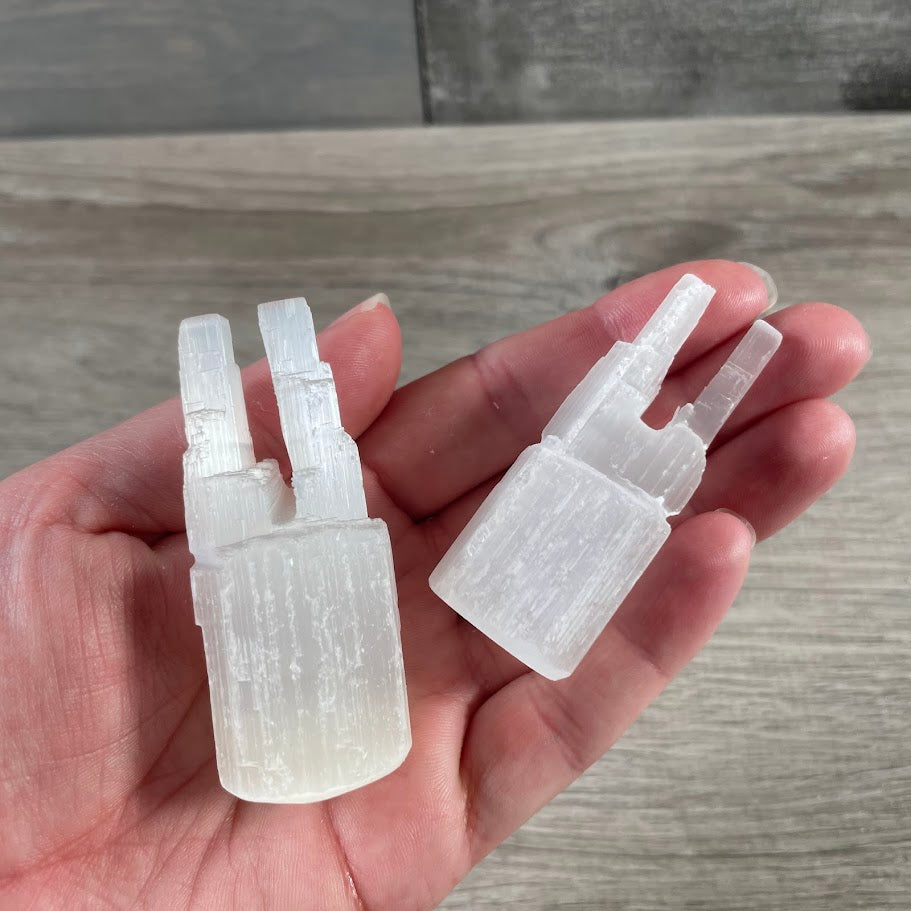 Mountain style selenite pillars for gift shops