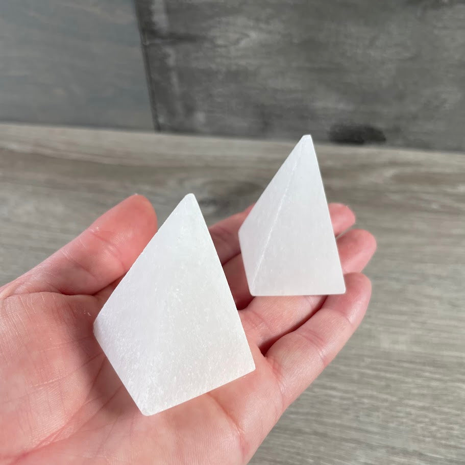selenite pyramids for meditation