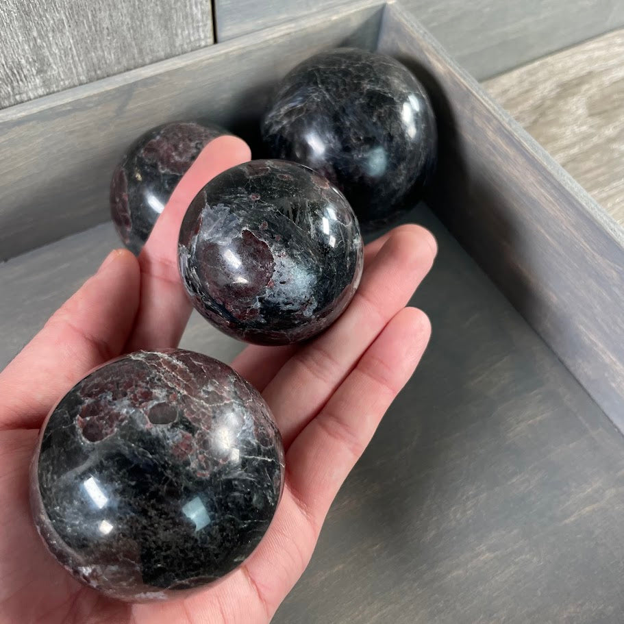 Astrophyllite spheres in bulk