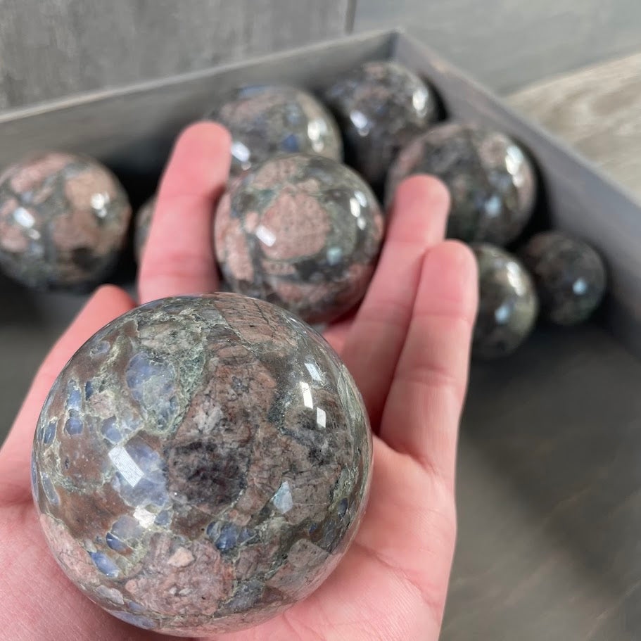 Que Sera Sera spheres for wholesale in bulk purchase