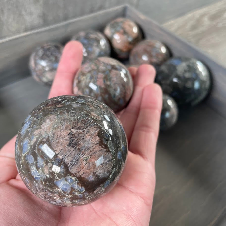 Lot of spheres by gemstones