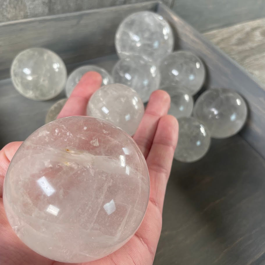 Quartz spheres in bulk