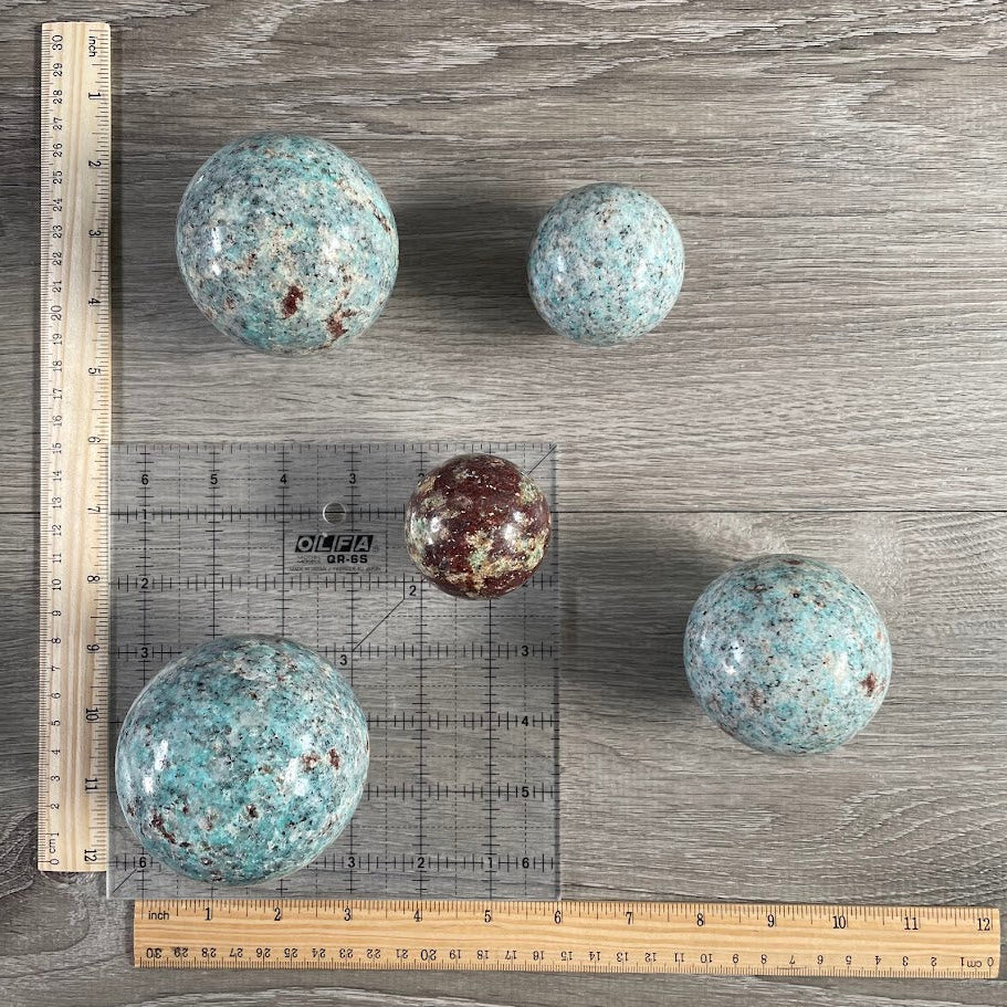 Amazonite with biotite spheres on a grid