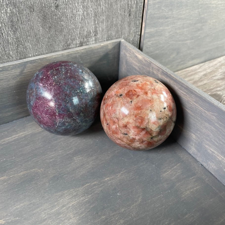 Spheres from India by the lot.