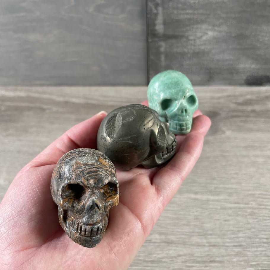 Assorted Gemstone Skull Figurines – Crystal Carvings in Bulk