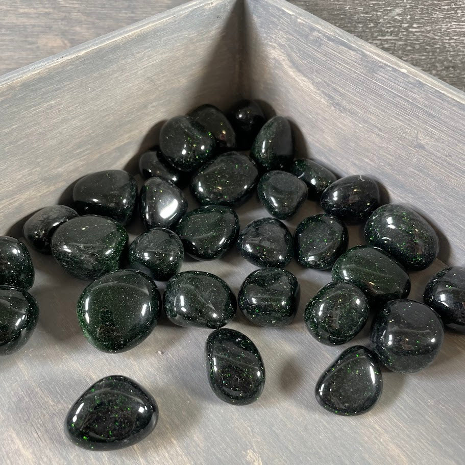 Wholesale green goldstone tumbled stones for heart chakra healing