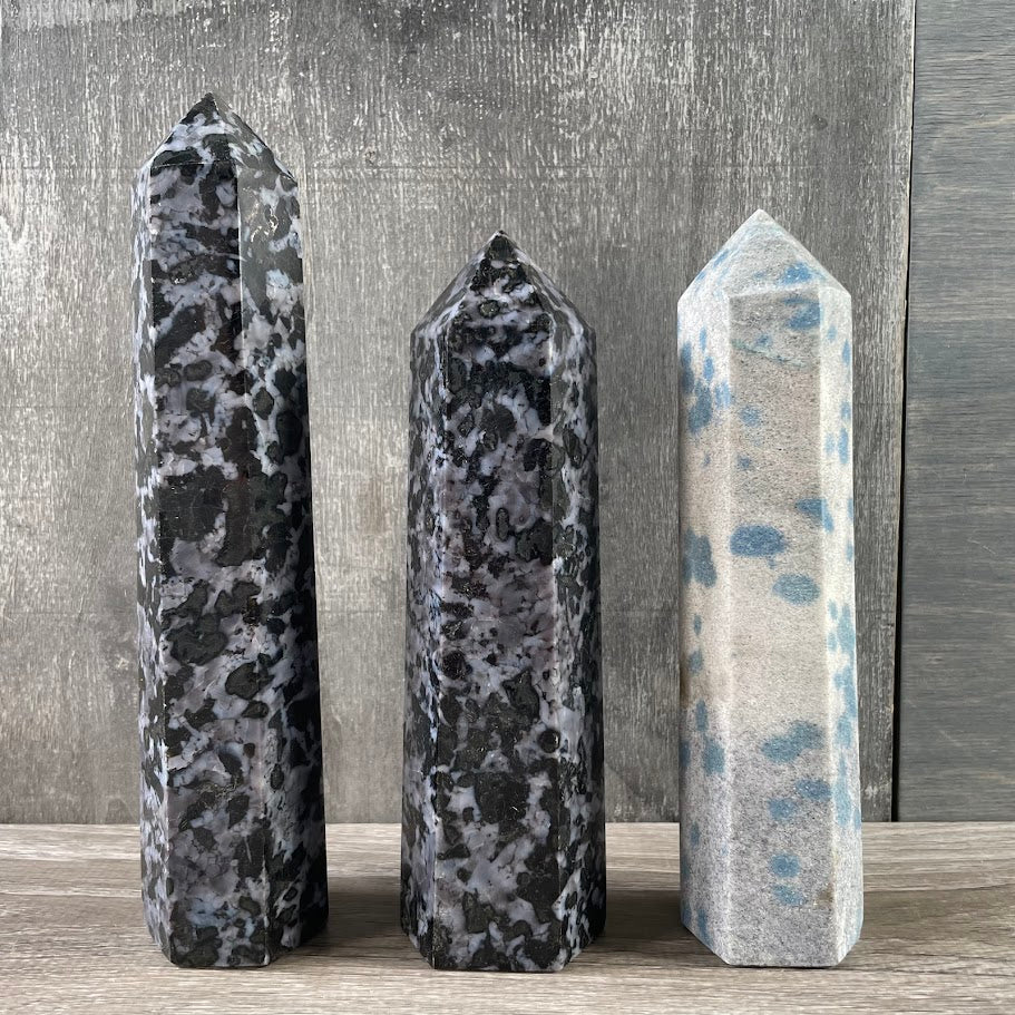 Natural stone obelisks from Madagascar wholesale