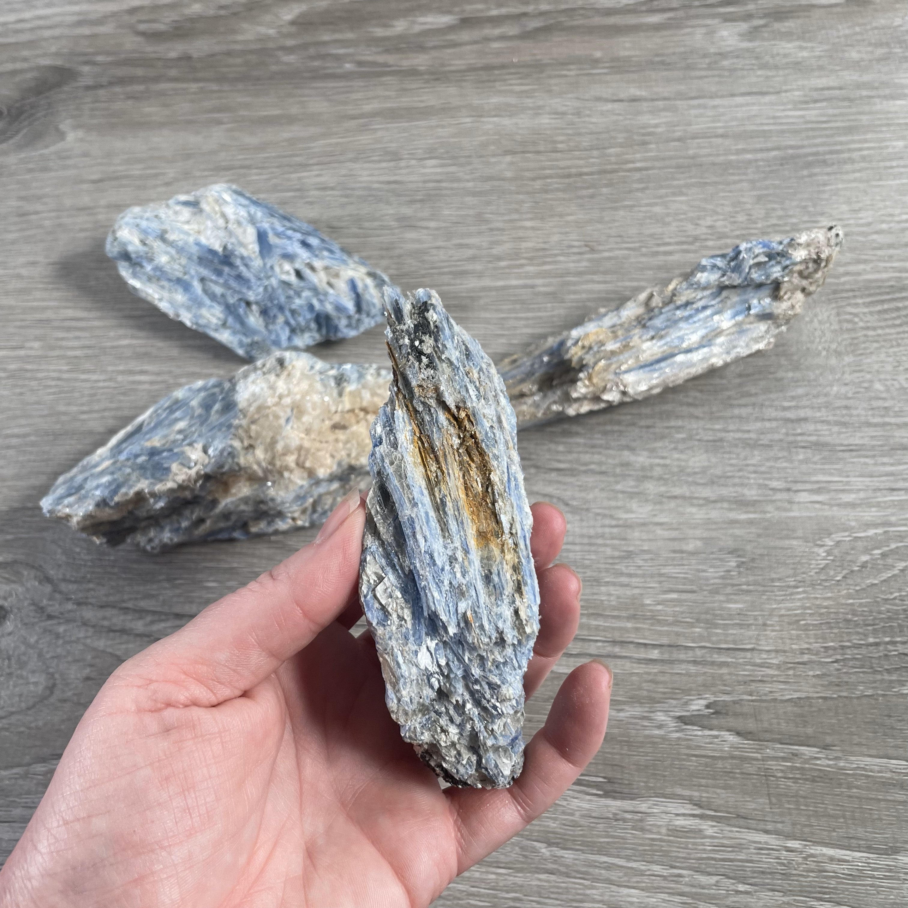 Wholesale rough blue kyanite crystals for shops