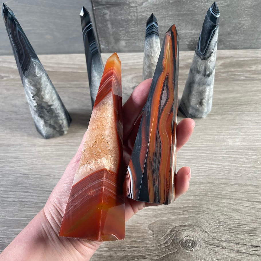 Sardonyx gemstone obelisk wholesale crystal décor piece