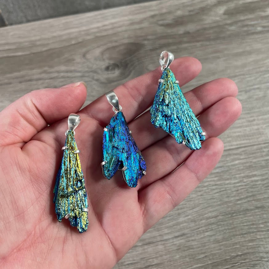 wholesale titanium kyanite crystal pendants
