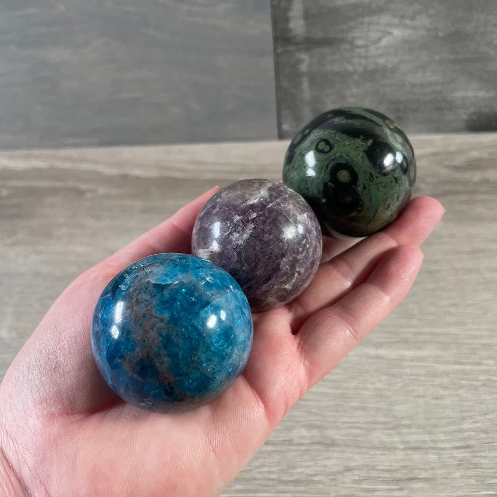 mixed crystal spheres for retail display