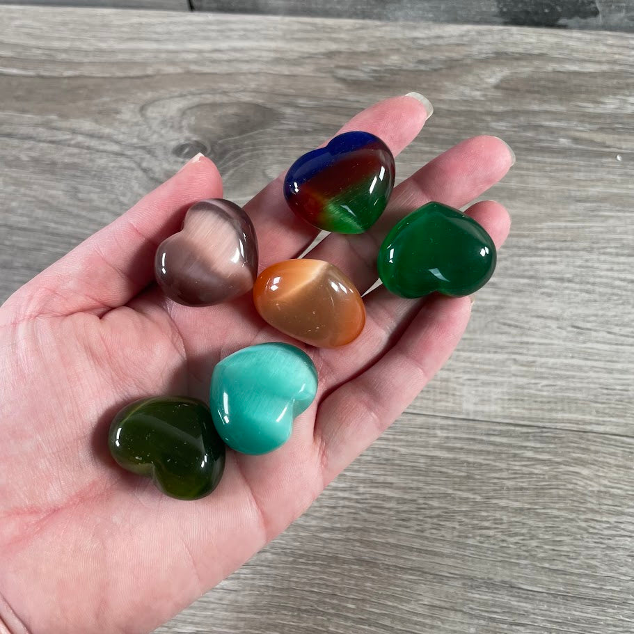 Assorted colors 1-inch cat’s eye heart gemstone perfect for crystal retail display