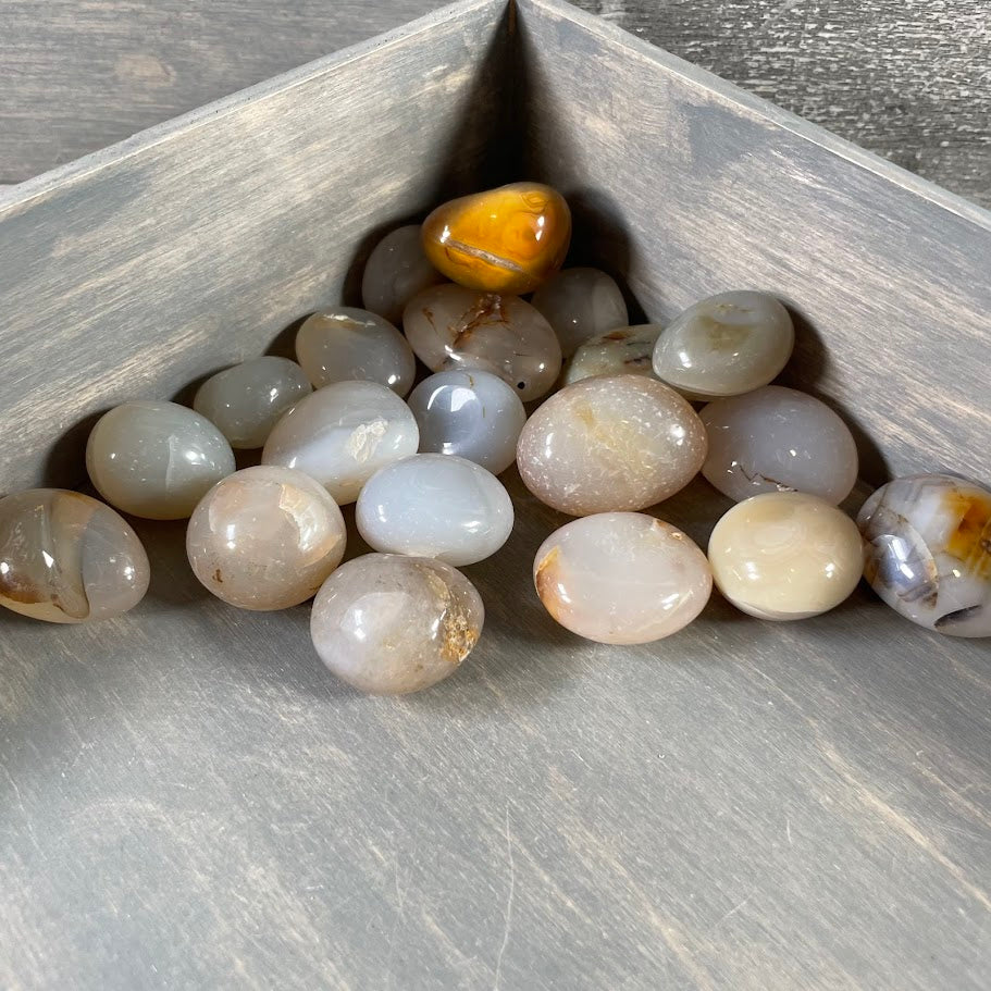 Bulk polished agate crystals for retailers