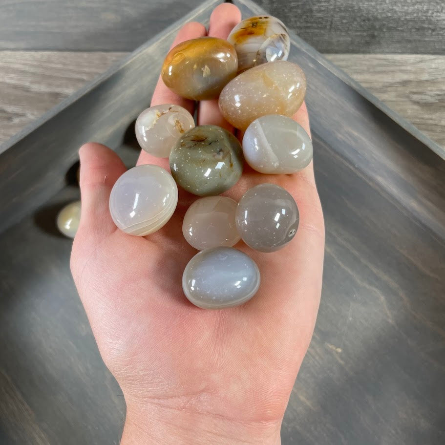 Bulk polished agate crystals for retailers