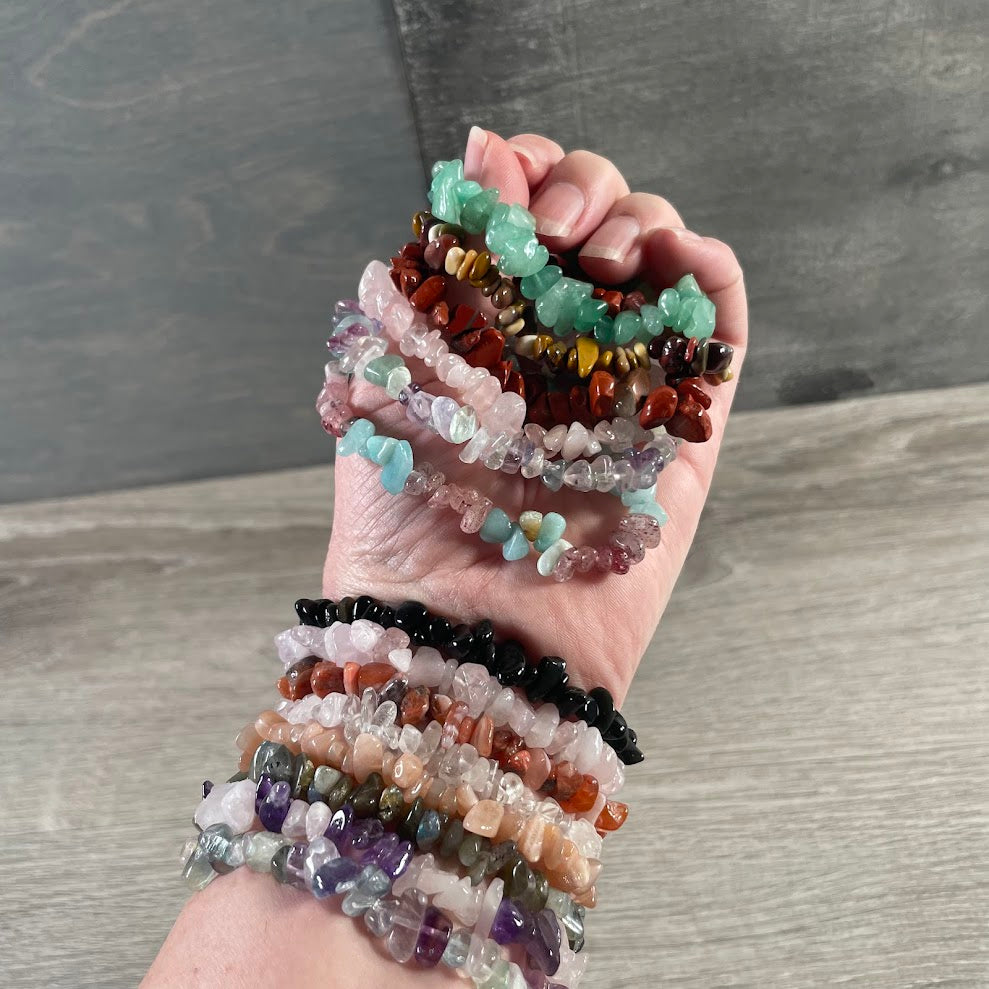 Wholesale bulk chip bracelets in assorted gemstones