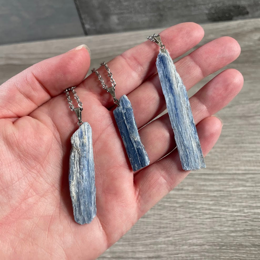 Wholesale natural kyanite stone pendant for crystal jewelry
