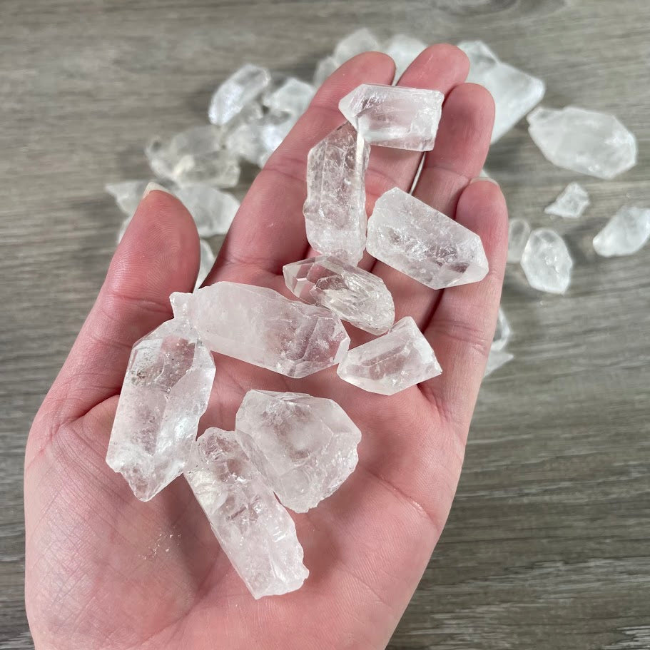 wholesale clear quartz points 1 pound lot