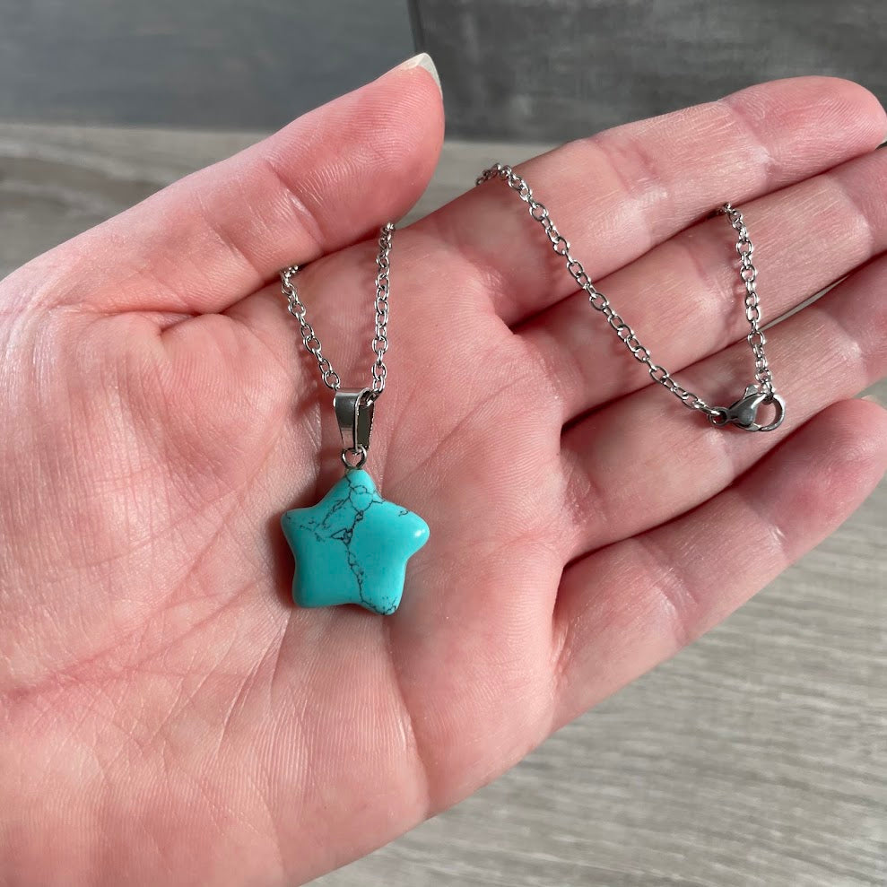 Crystal star pendant necklace on stainless steel chain for gift shop displays