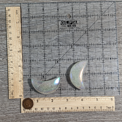 Polished crystal crescent moon bulk
