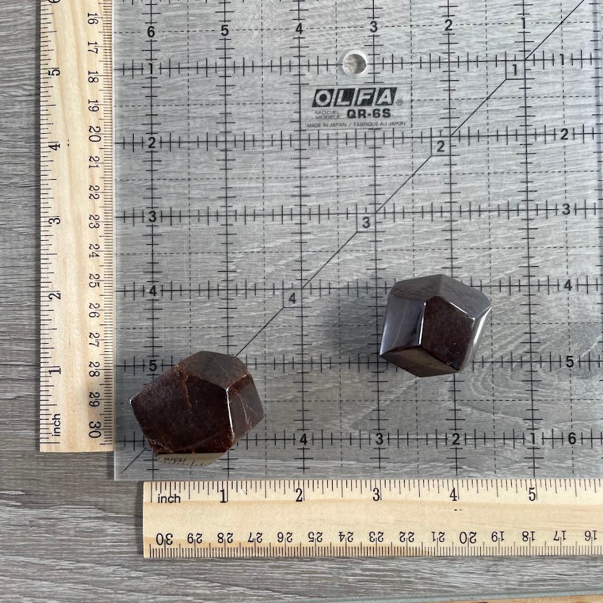 Wholesale Garnet crystal shape for gift shops
