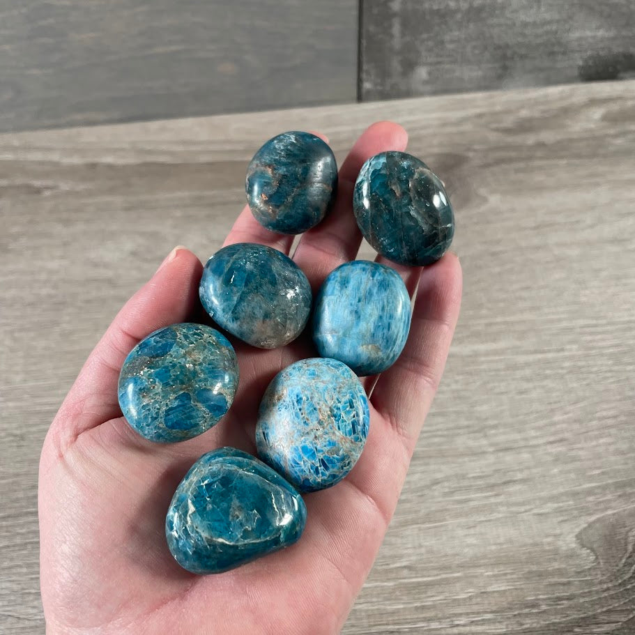 Gemstone pocket stones wholesale apatite natural crystals