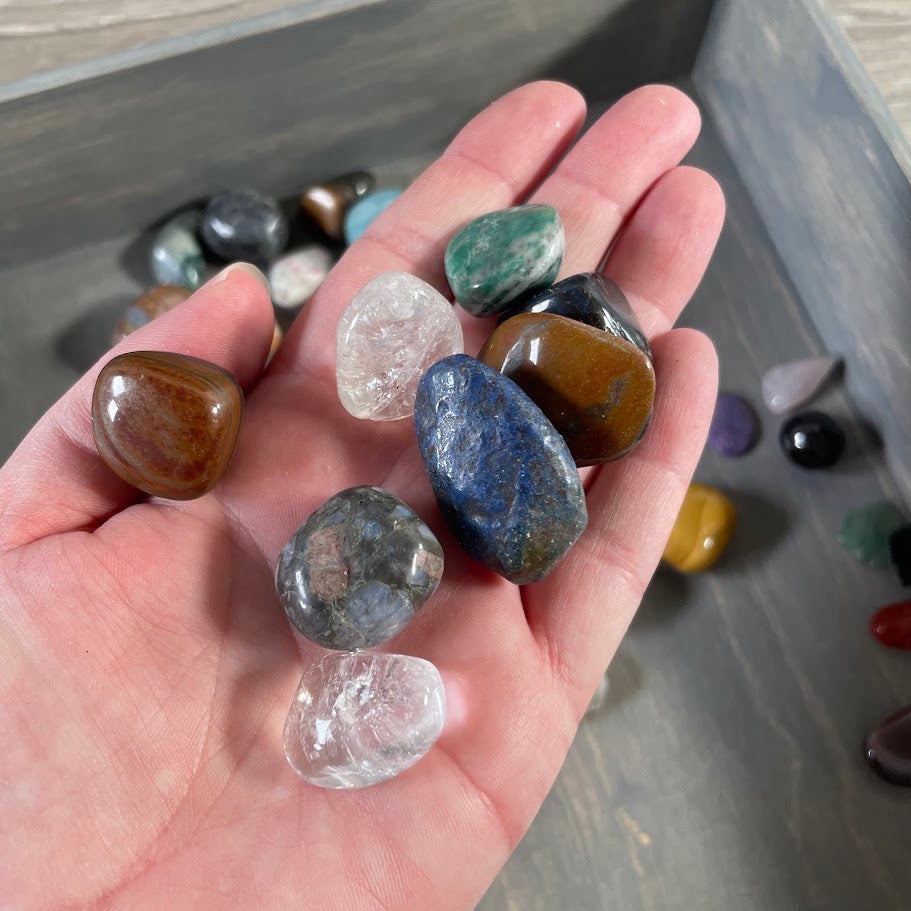 Wholesale assorted tumbled crystals in mixed colors shapes