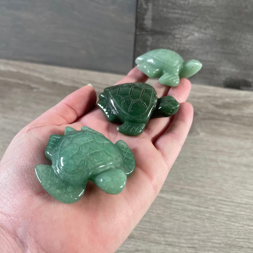 Gemstone sea turtle made from green aventurine for crystal décor and small gift displays