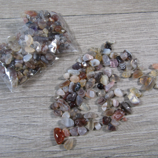 agate small polished gemstone chips in clear wholesale bag
