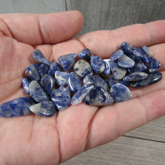 sodalite gemstone fragments