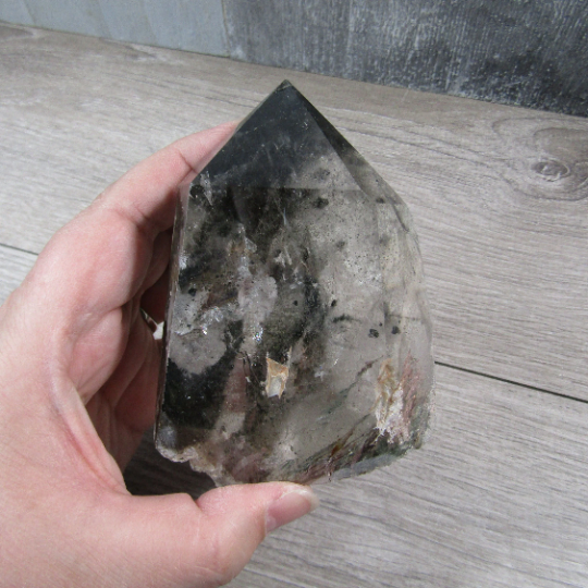 Included quartz specimens for resellers