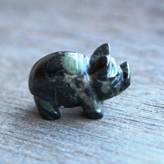 kambaba jasper small pig figurine